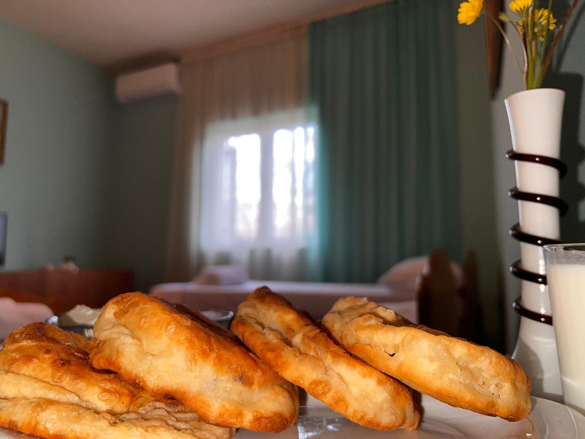 Berat Private Room In Haxhialiu Villa מראה חיצוני תמונה