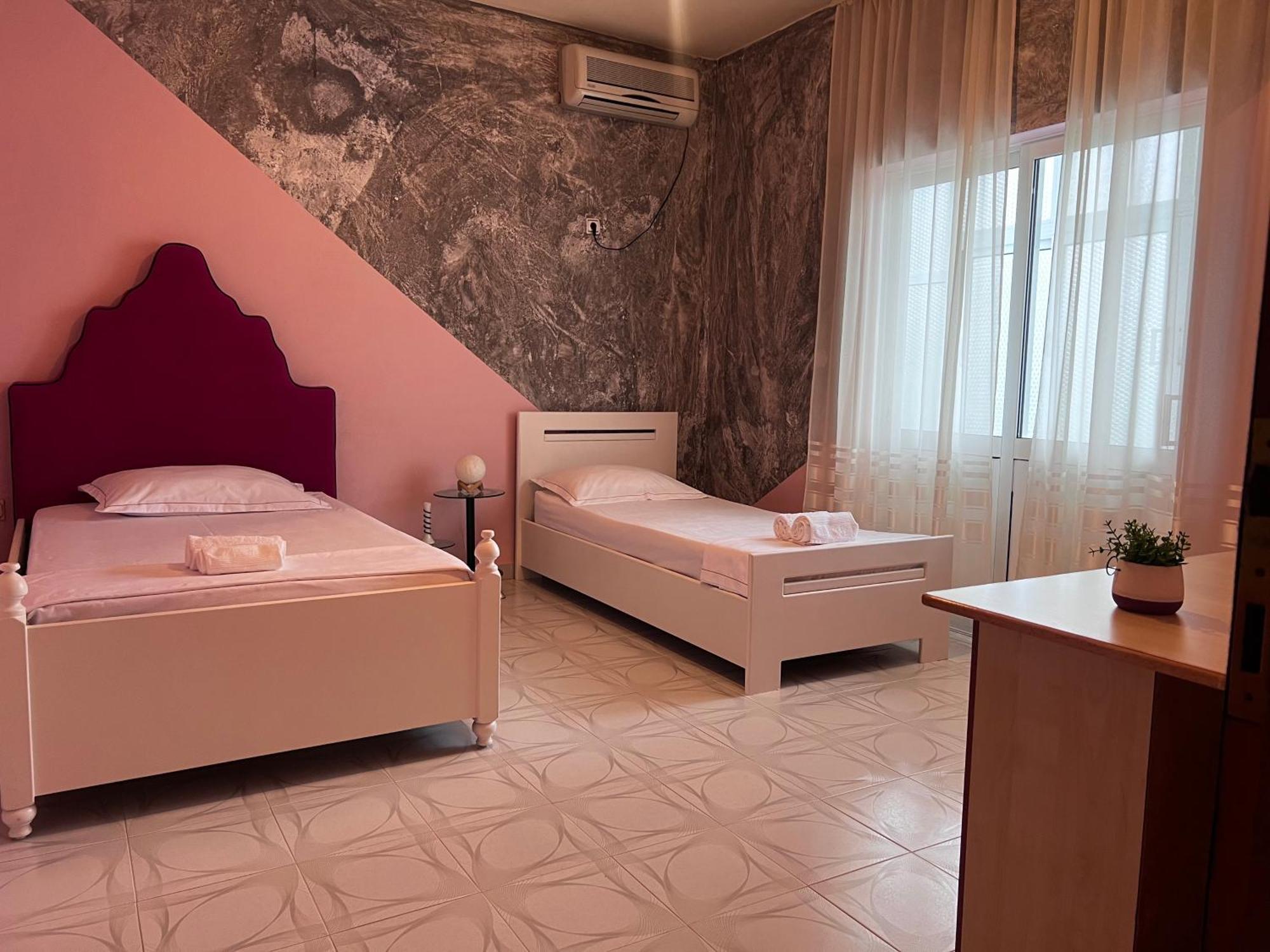 Berat Private Room In Haxhialiu Villa מראה חיצוני תמונה