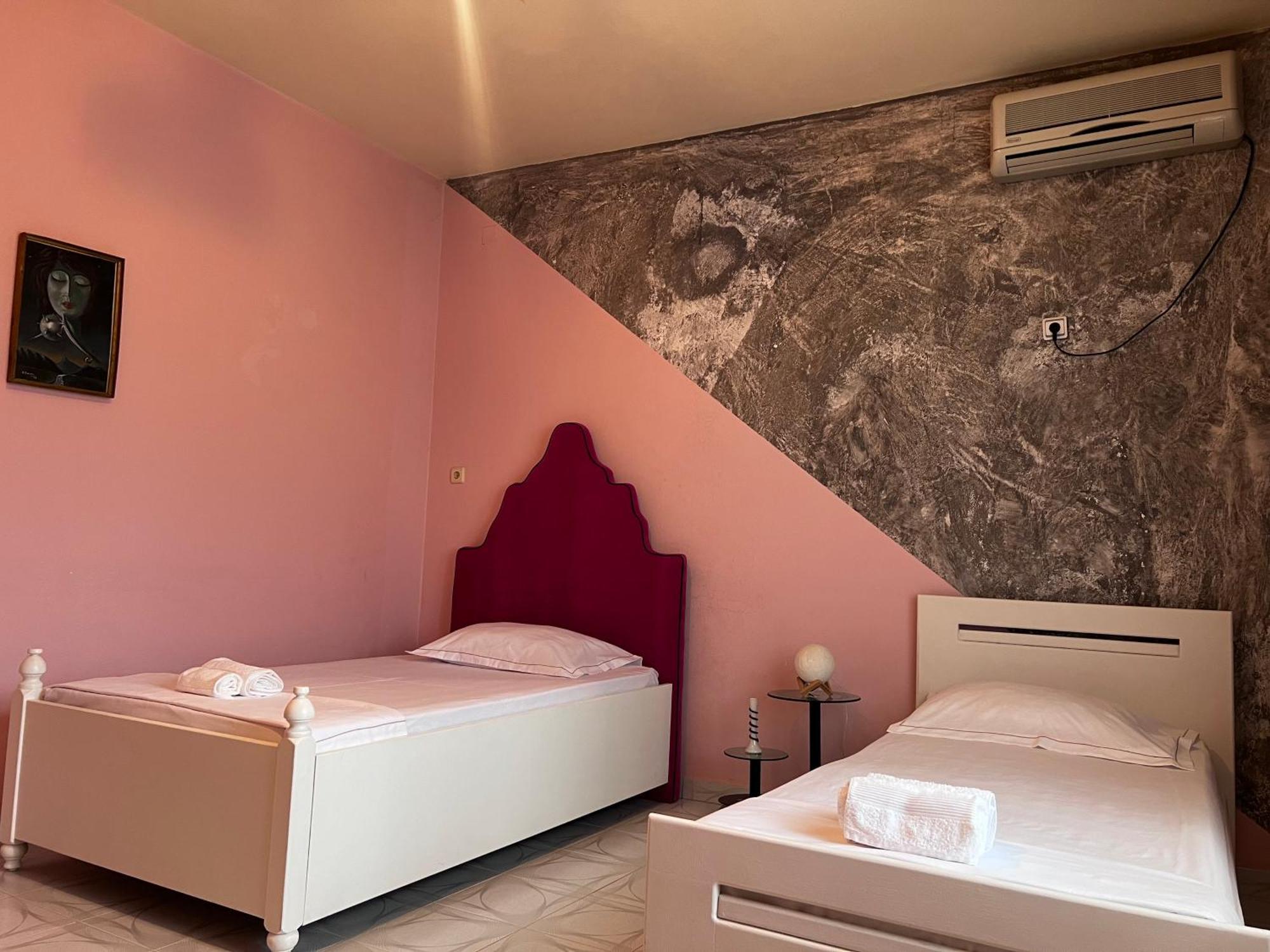 Berat Private Room In Haxhialiu Villa מראה חיצוני תמונה