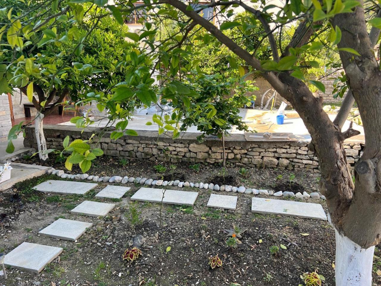 Berat Private Room In Haxhialiu Villa מראה חיצוני תמונה